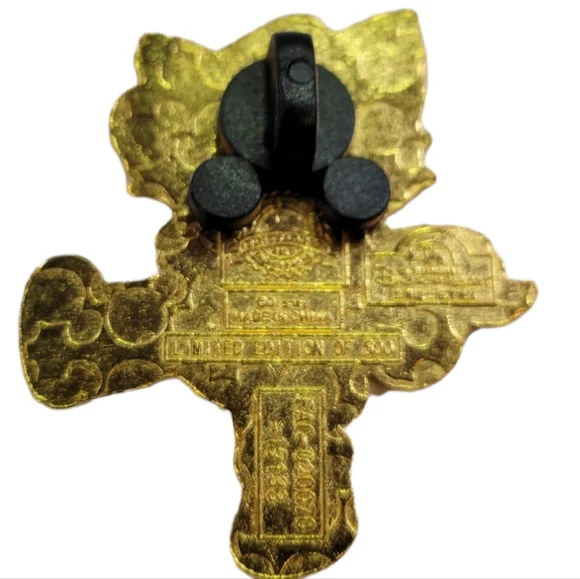 Cat in raincoat Disney Shanghai Pin - Picture 2 of 2